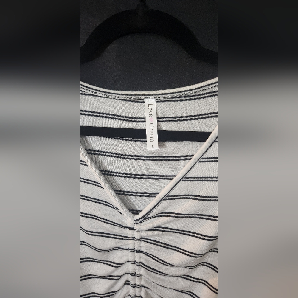 Love Charm Ruched Drawstring Tee Size L - Picture 13 of 14